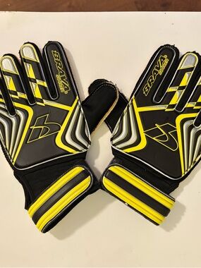 Brava Soccer Men's Black & Yellow Goalkeeper Gloves